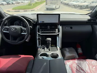 Toyota Land Cruiser VXR TOYOTA LANDCRUISER LC300 VXR INSIDE BURGUNDY 2026 AL FUTTAIM SPECS-6
