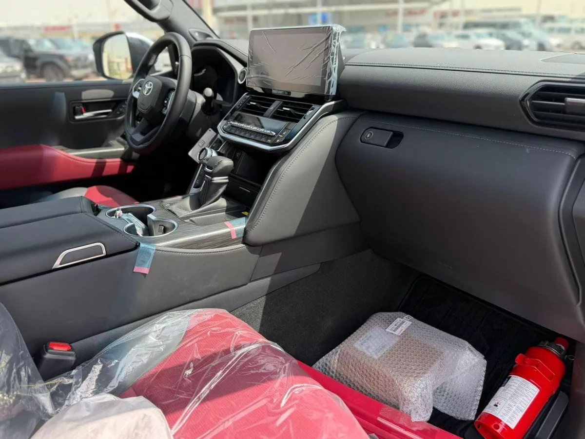 Toyota Land Cruiser VXR TOYOTA LANDCRUISER LC300 VXR INSIDE BURGUNDY 2026 AL FUTTAIM SPECS-11-0