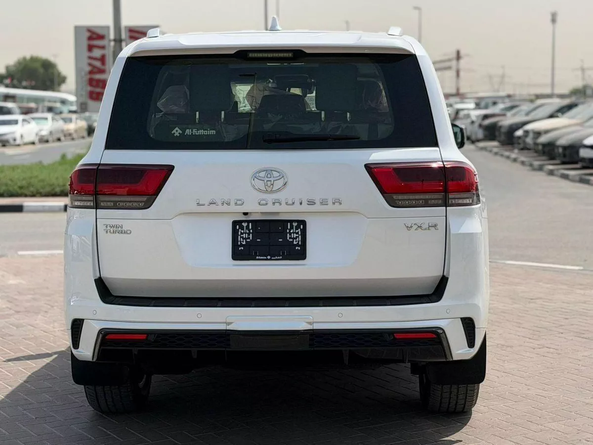 Toyota Land Cruiser VXR TOYOTA LANDCRUISER LC300 VXR INSIDE BURGUNDY 2026 AL FUTTAIM SPECS-16-0