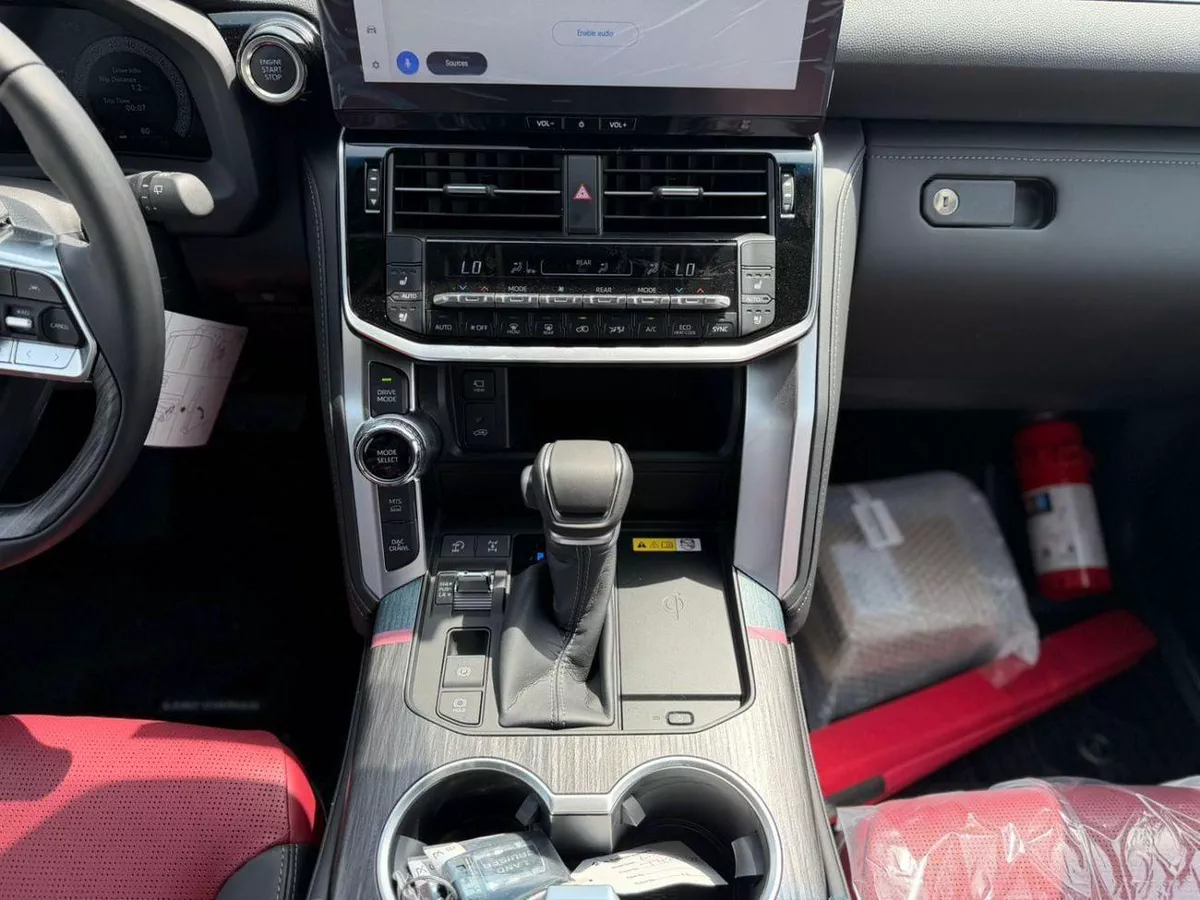 Toyota Land Cruiser VXR TOYOTA LANDCRUISER LC300 VXR INSIDE BURGUNDY 2026 AL FUTTAIM SPECS-7-0