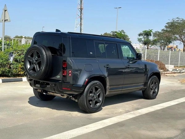 Land Rover Defender P400 2023