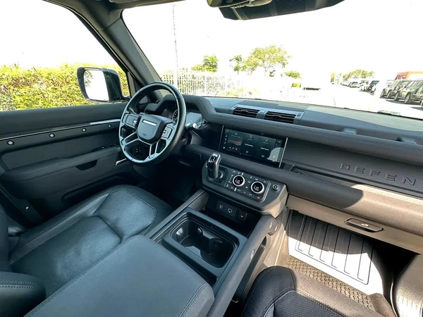 Land Rover Defender P400 2023