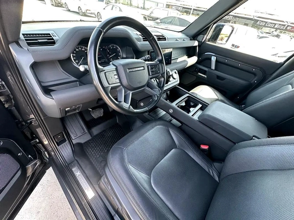 Land Rover Defender P400 2023