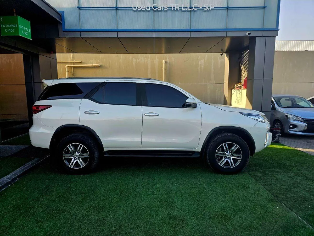 Toyota Fortuner EXR 2.7L EXR FORTUNER V4 4WD/ ORIGINAL PAINT / LOW MILEAGE/ SINGLE OWNE-3-0