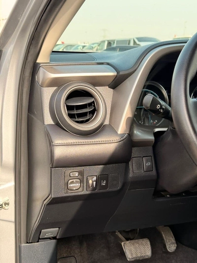 Toyota RAV4 VXR Hybrid XLE 2.5L-17