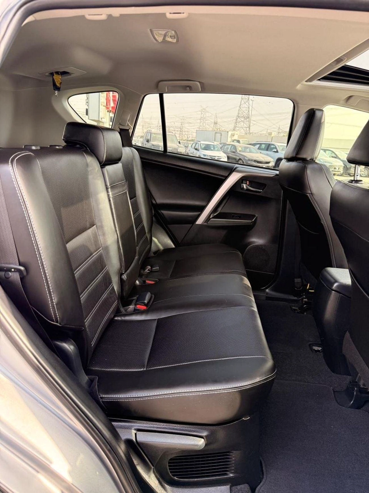 Toyota RAV4 VXR Hybrid XLE 2.5L-14-0