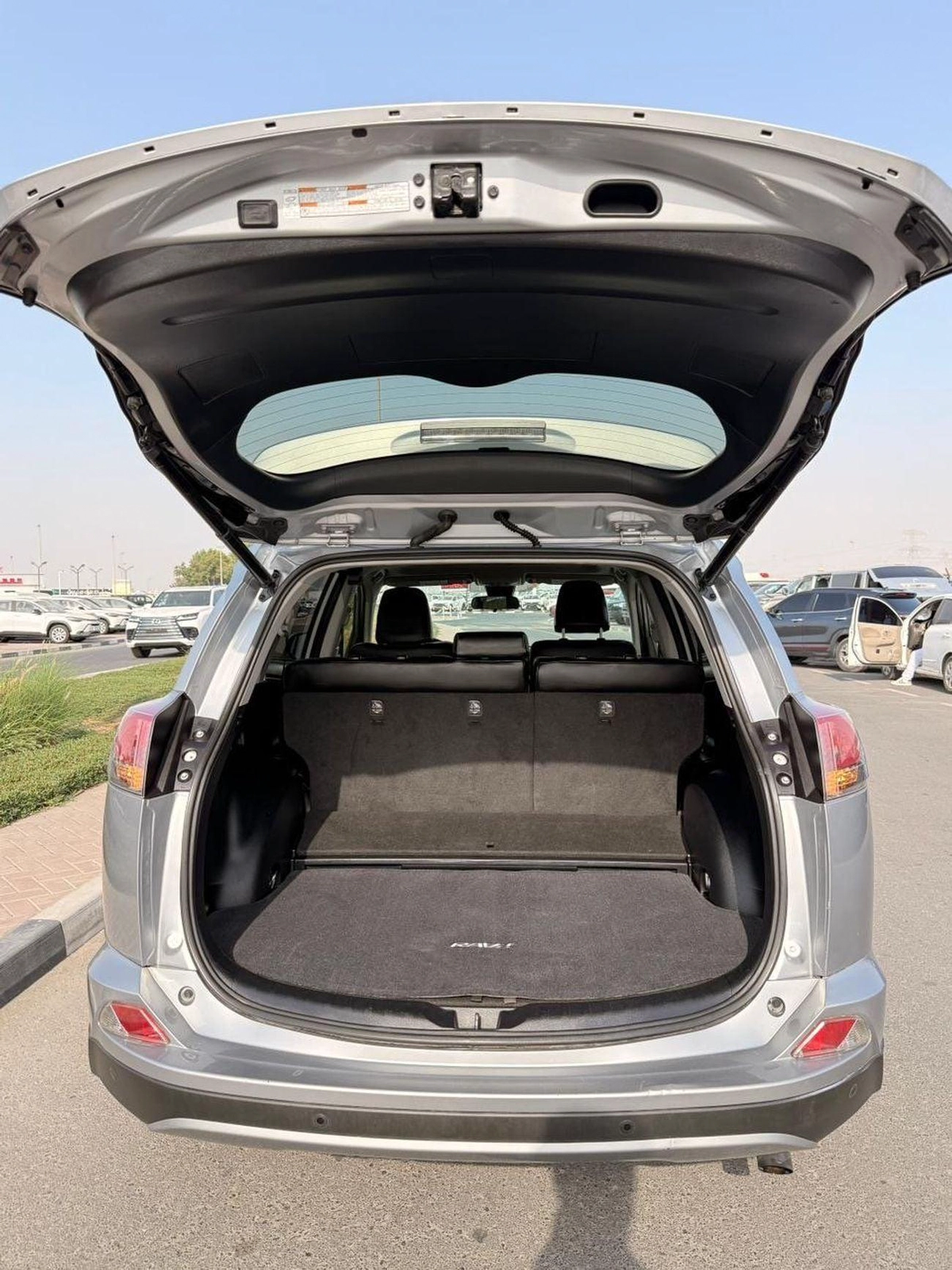 Toyota RAV4 VXR Hybrid XLE 2.5L-22-0