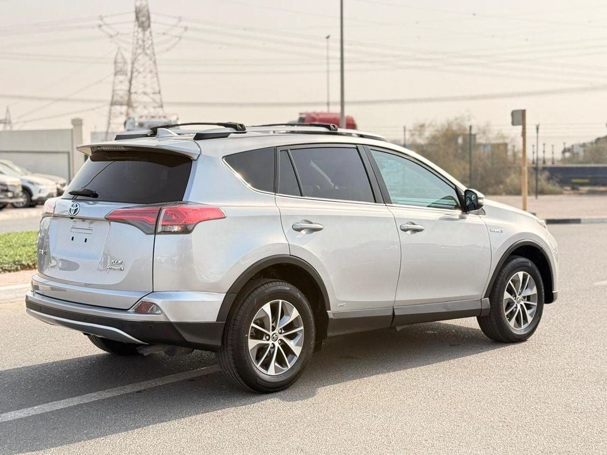 Toyota RAV4 VXR Hybrid XLE 2.5L-2-0