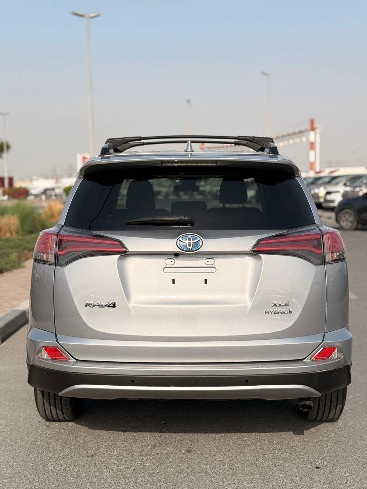 Toyota RAV4 VXR Hybrid XLE 2.5L-3-0