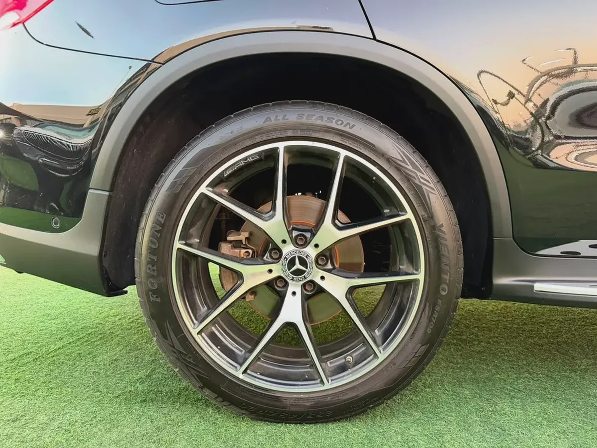 (2021) MERCEDES GLC200 //AMG// GCC FULL OPTION -ORIGINAL PAINT--18-18