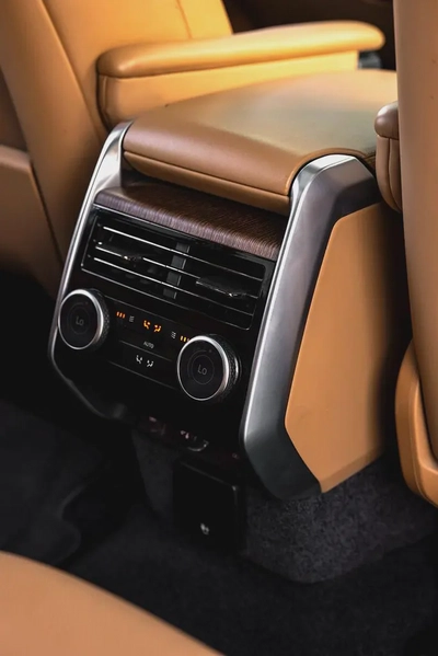 2025 | Range Rover Vogue SE | GCC Specs | Low Mileage-12