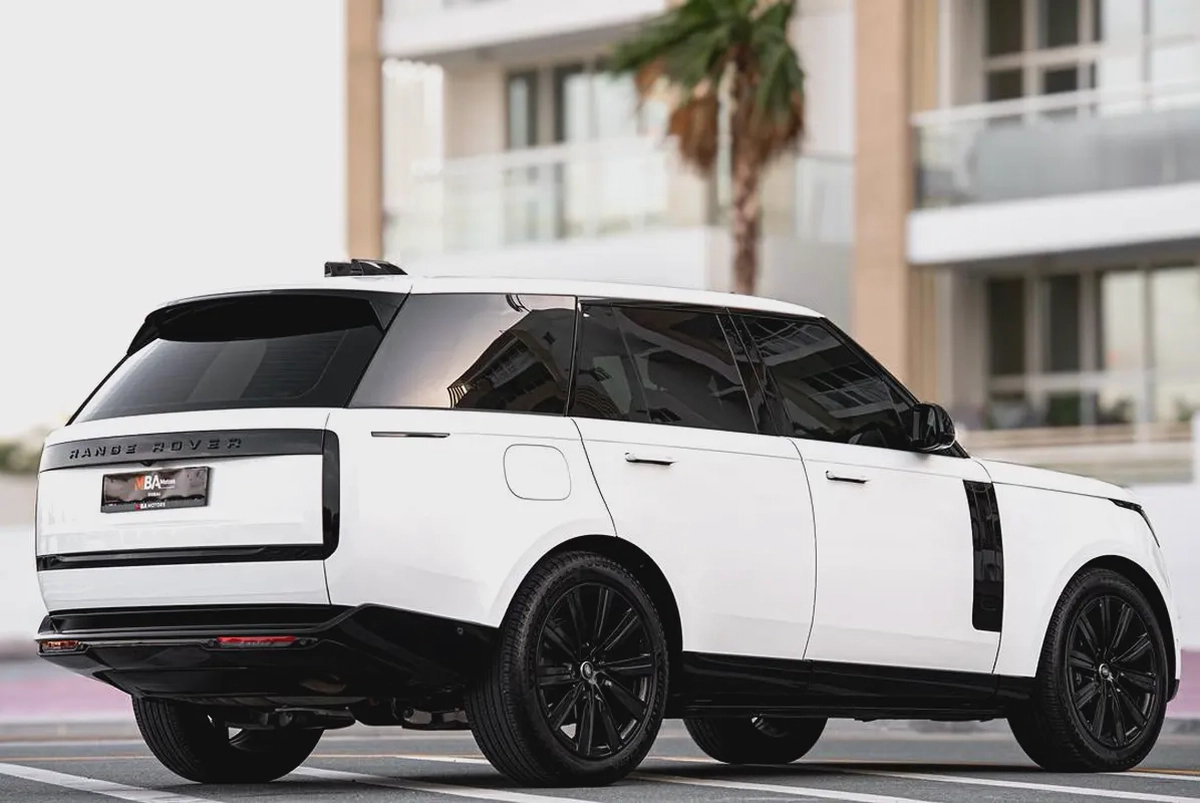 2025 | Range Rover Vogue SE | GCC Specs | Low Mileage-2-2