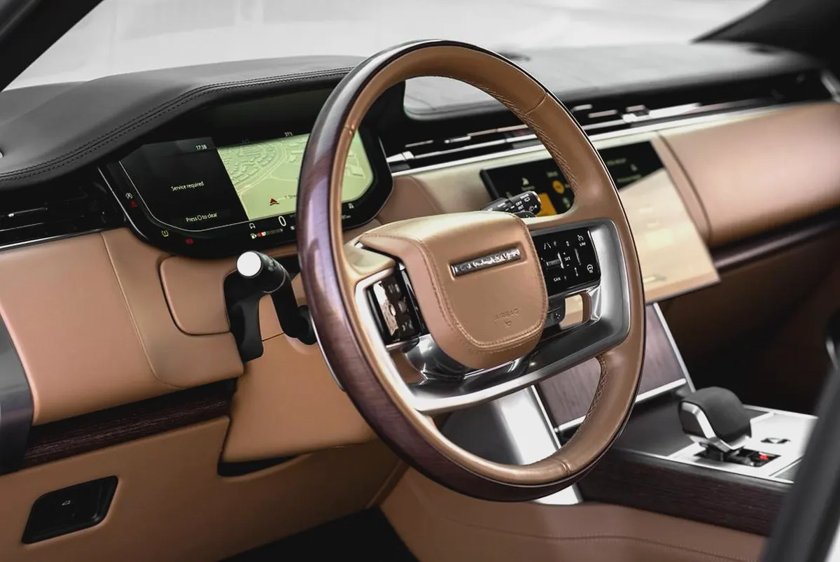 2025 | Range Rover Vogue SE | GCC Specs | Low Mileage-8-8