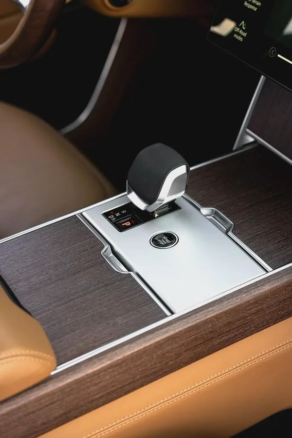 2025 | Range Rover Vogue SE | GCC Specs | Low Mileage