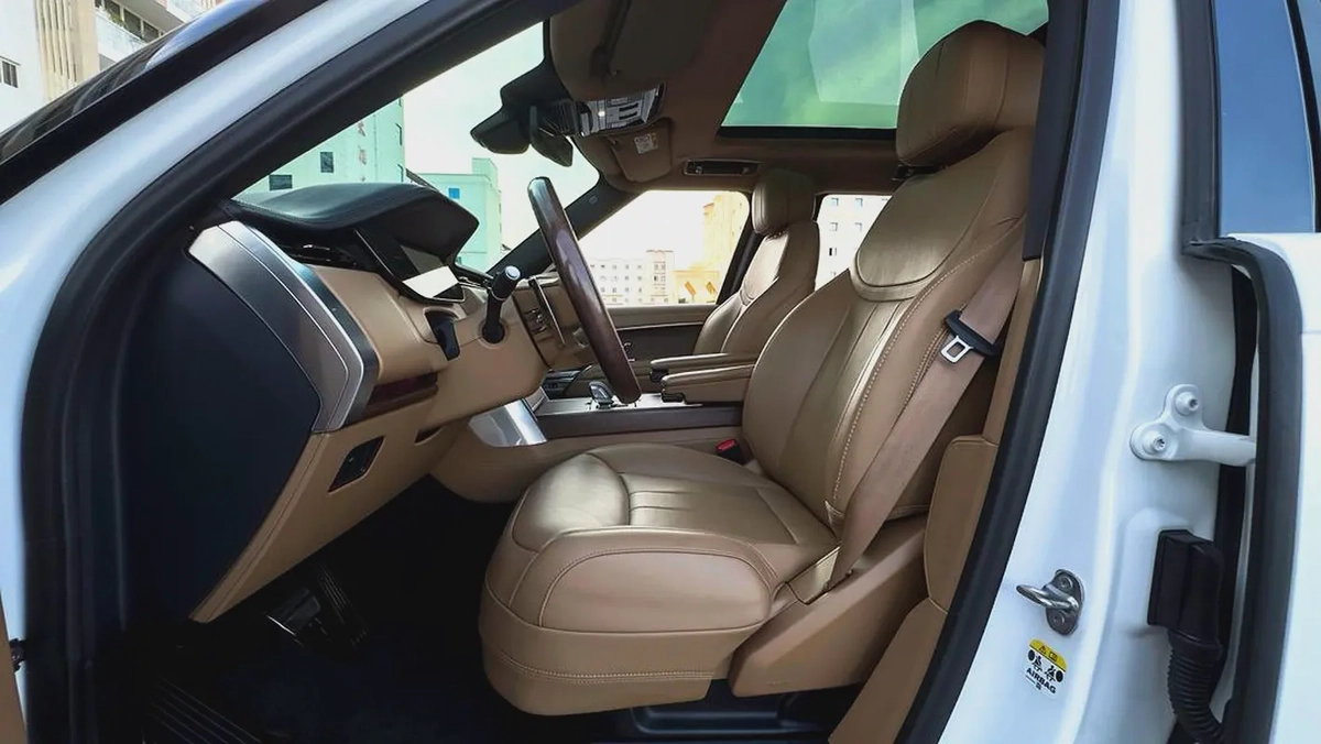 2025 | Range Rover Vogue SE | GCC Specs | Low Mileage-14-14