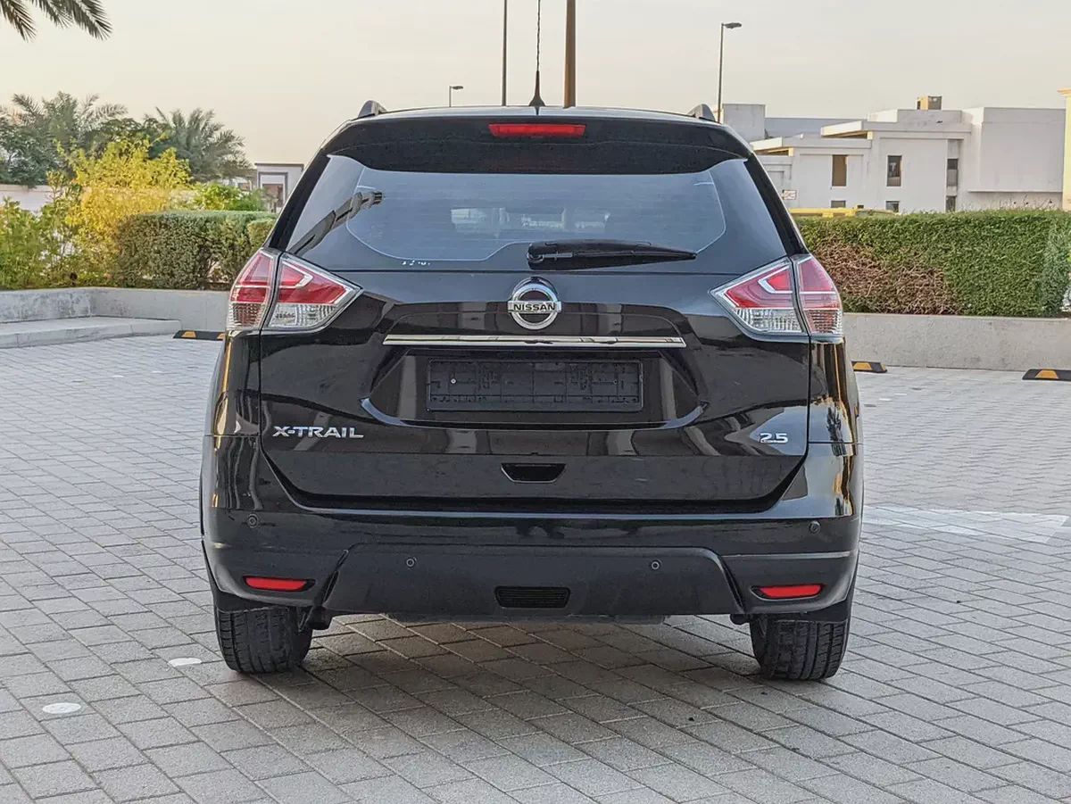 Nissan X-Trail S 2015 GCC Specs Prestine Condition 4WD With Low KM Premium 7 Seater SUV-15-15