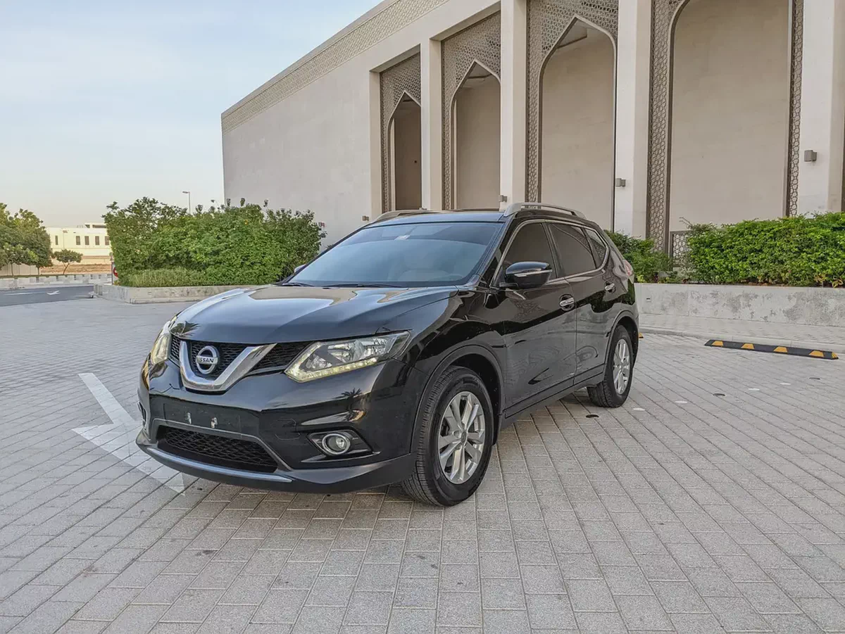 Nissan X-Trail S 2015 GCC Specs Prestine Condition 4WD With Low KM Premium 7 Seater SUV-1-1