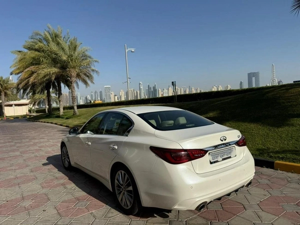 Infiniti Q50 LUXE