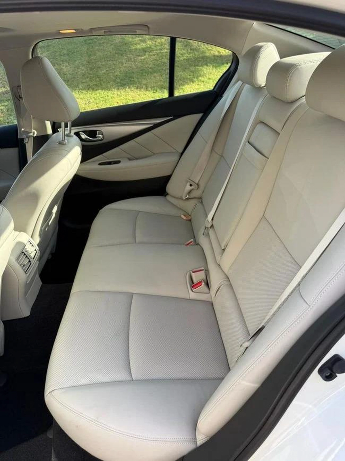 Infiniti Q50 LUXE-1-1
