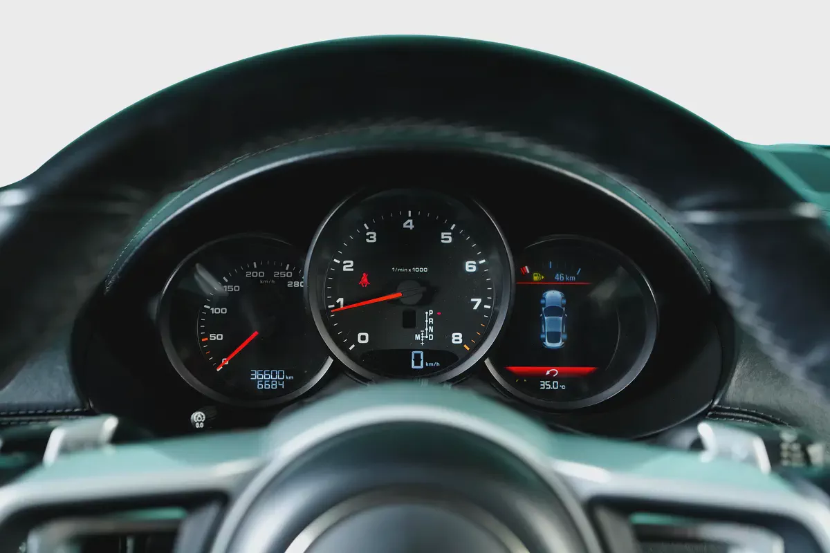 Porsche 718 Cayman-GCC-well maintained-Porsche Service history Available-12-12
