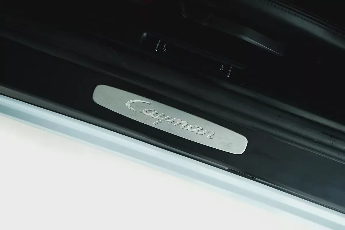 Porsche 718 Cayman-GCC-well maintained-Porsche Service history Available-17-17
