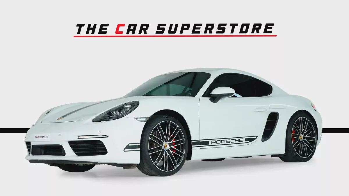 Porsche 718 Cayman-GCC-well maintained-Porsche Service history Available-3-3
