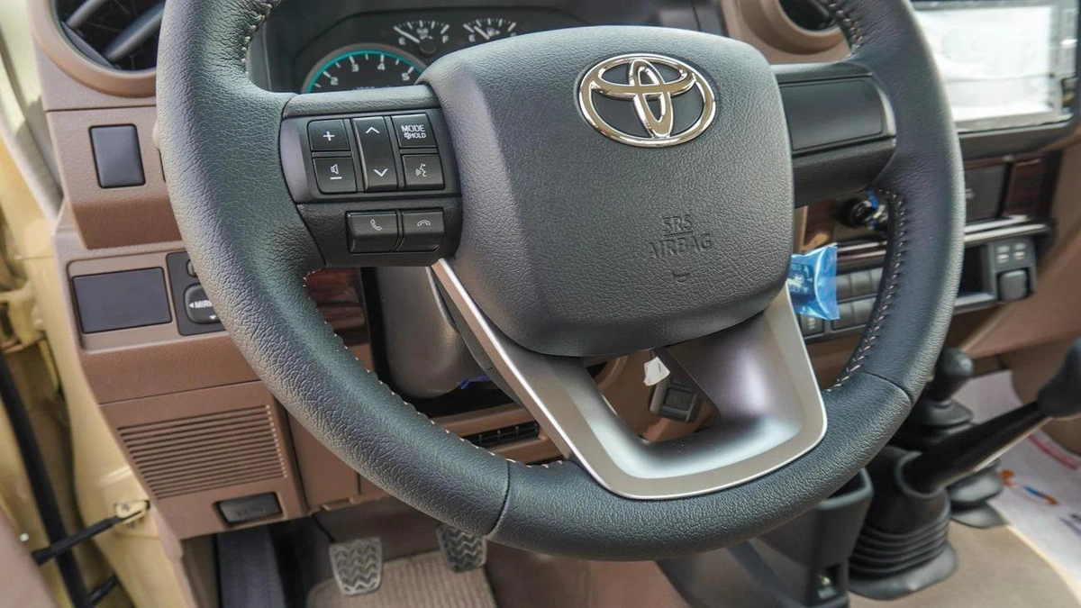 Toyota Land Cruiser Pick Up 4.0L Oman Specs-6-6