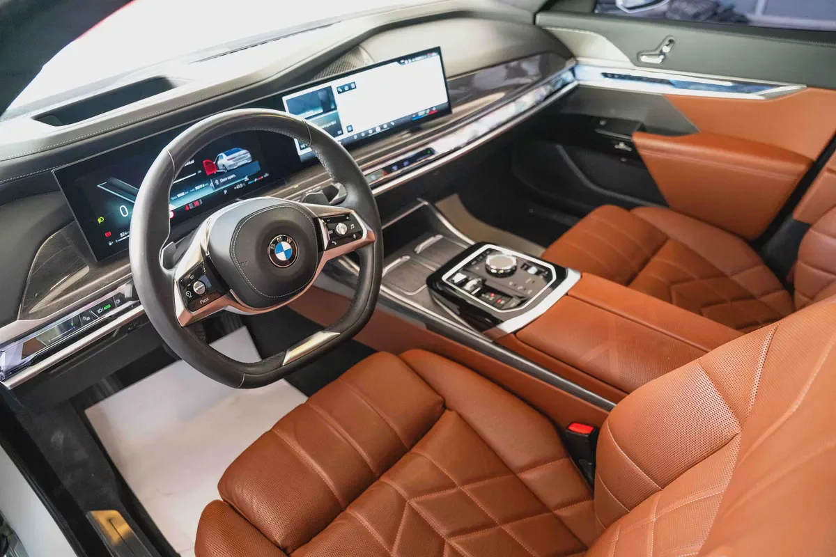 2024 BMW 735i PURE EXCELLENCE  35,000 KM | 5 YEARS WARRANTYGCC |-10-10