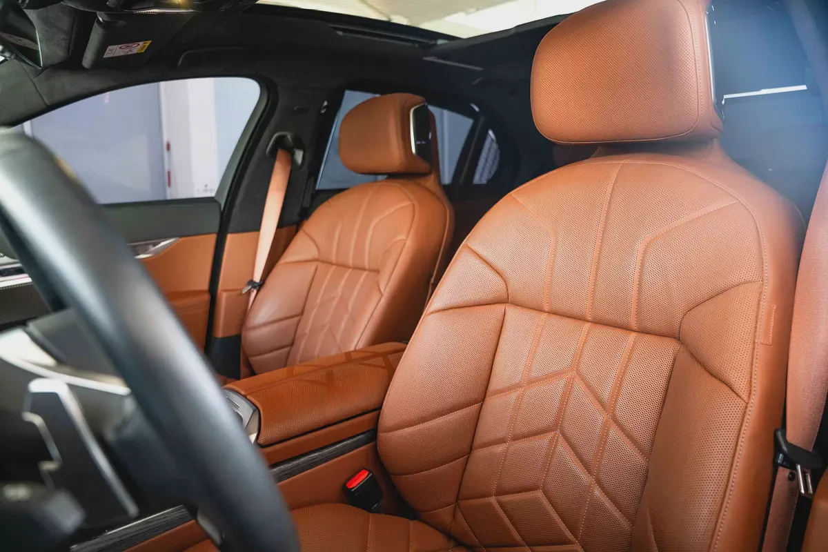 2024 BMW 735i PURE EXCELLENCE  35,000 KM | 5 YEARS WARRANTYGCC |-11-11