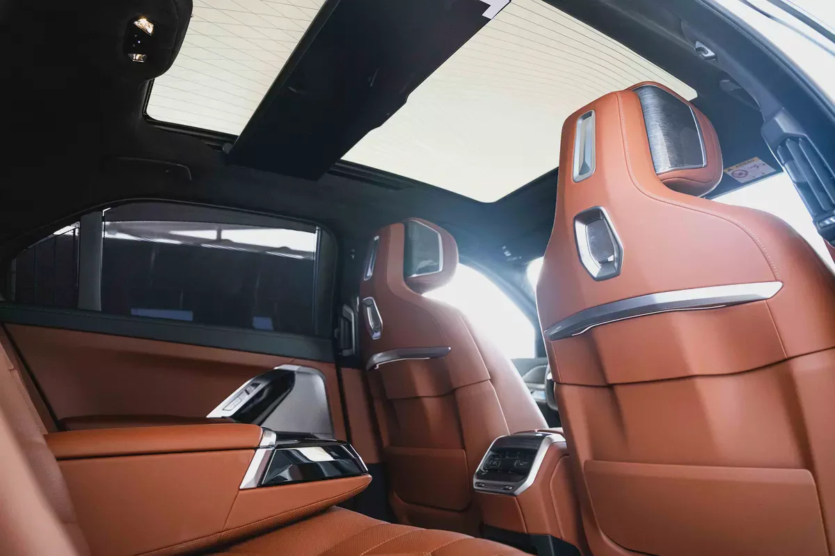 2024 BMW 735i PURE EXCELLENCE  35,000 KM | 5 YEARS WARRANTYGCC |-15-15