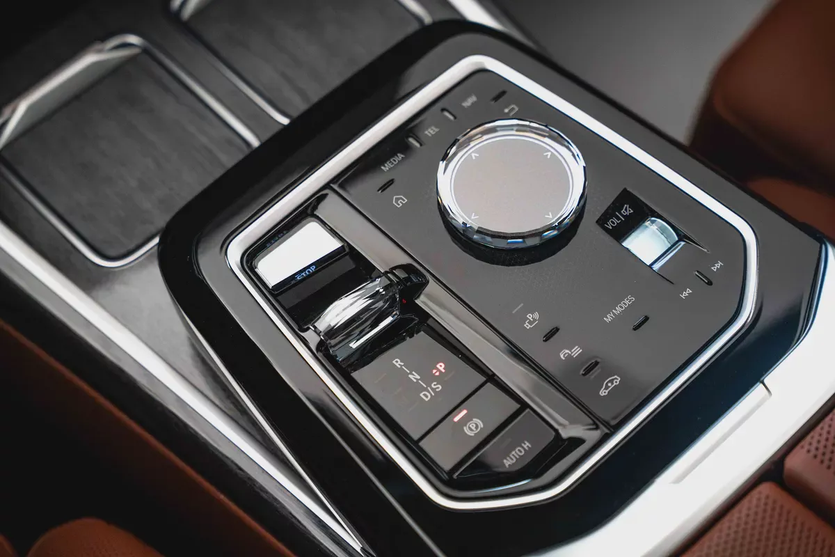 2024 BMW 735i PURE EXCELLENCE  35,000 KM | 5 YEARS WARRANTYGCC |-4-4