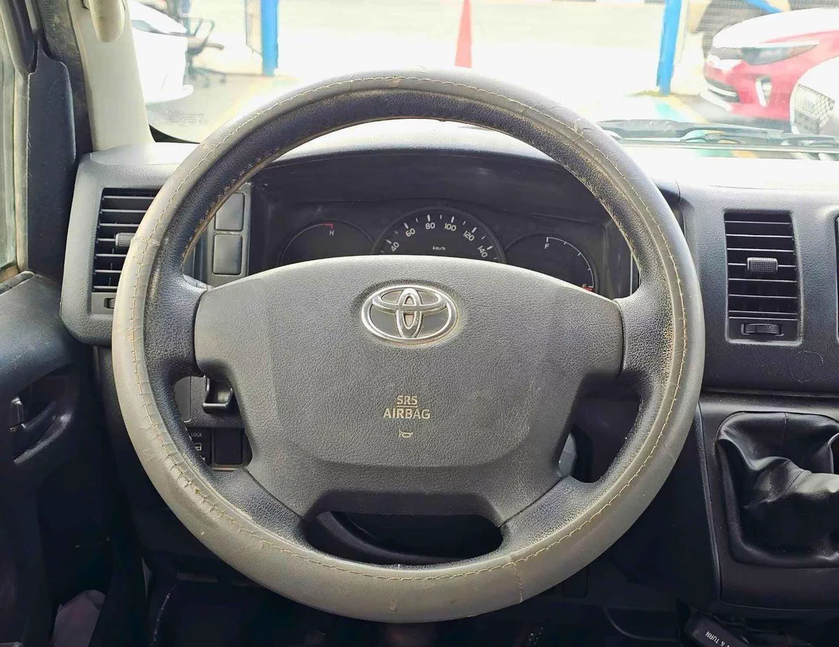 Toyota Hiace GL PATROL MANUAL / PASSENGER VAN/ EXPORT ONLY/ LOT#27416-9-0