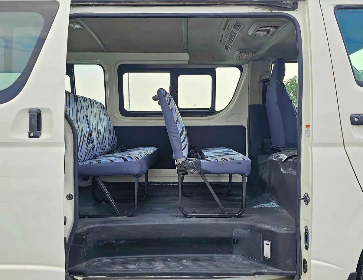 Toyota Hiace GL PATROL MANUAL / PASSENGER VAN/ EXPORT ONLY/ LOT#27416-12-0