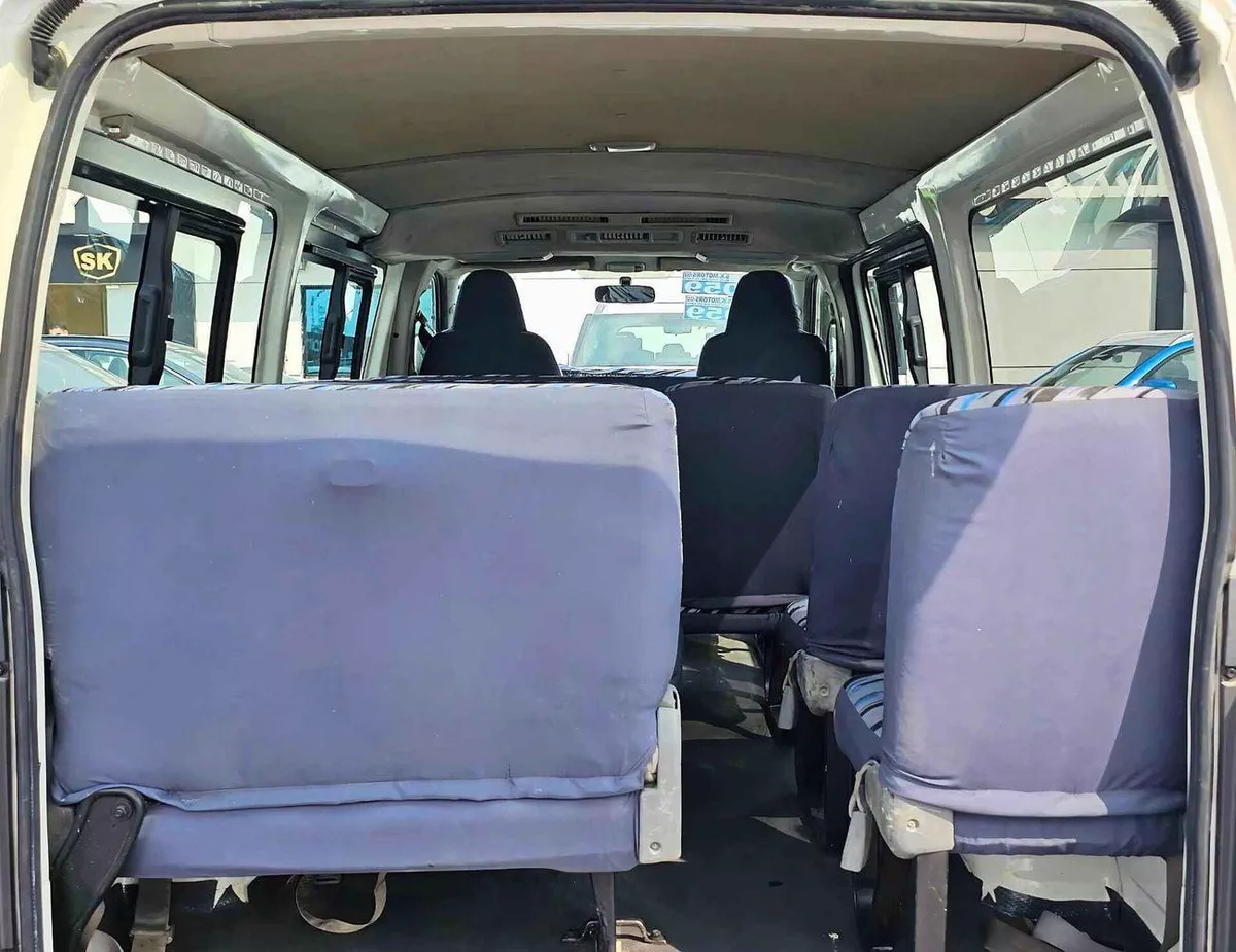 Toyota Hiace GL PATROL MANUAL / PASSENGER VAN/ EXPORT ONLY/ LOT#27416-4-0