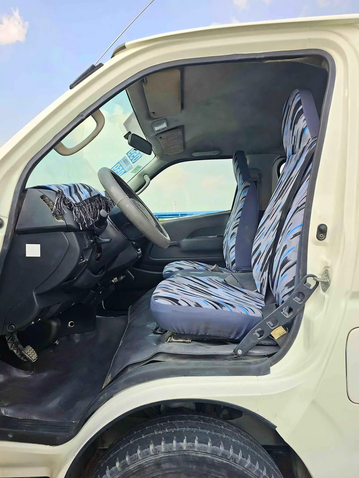 Toyota Hiace GL PATROL MANUAL / PASSENGER VAN/ EXPORT ONLY/ LOT#27416-6-0