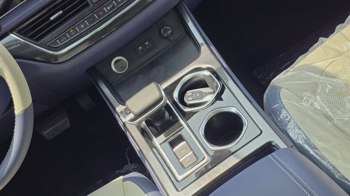 BAW M7 (White)