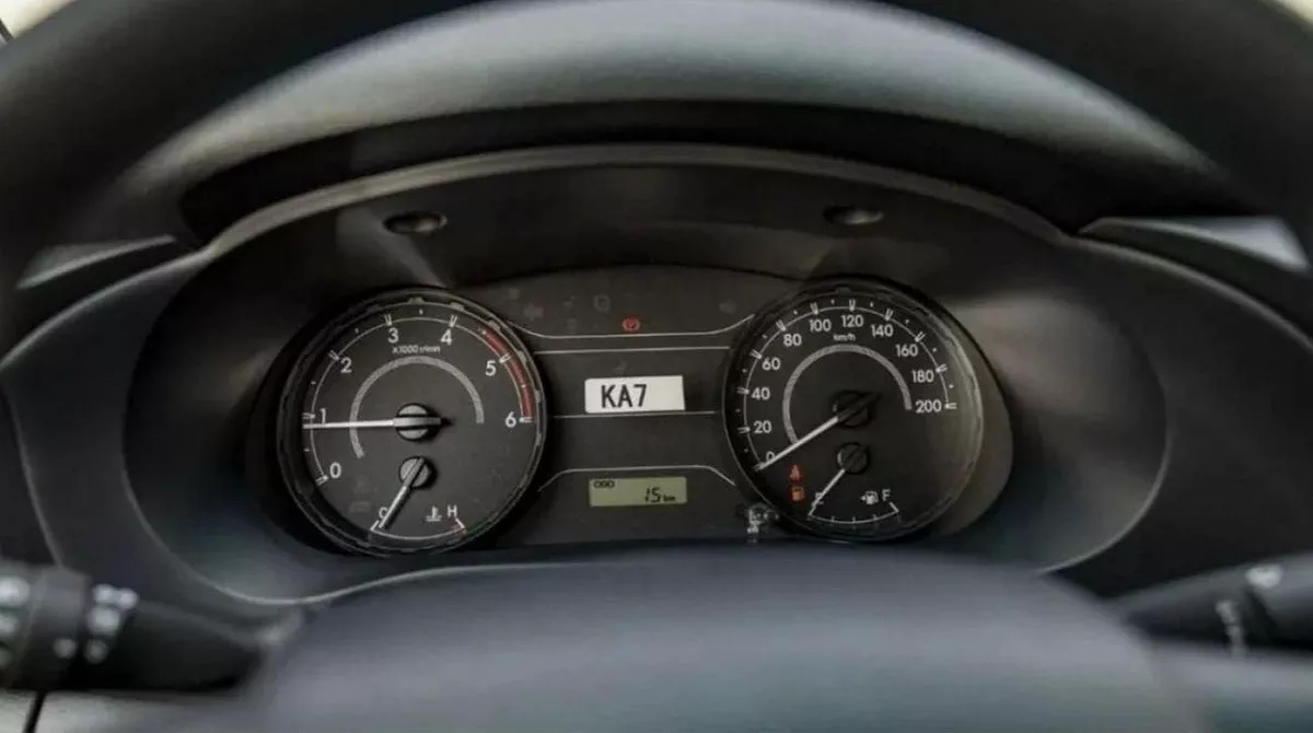 Toyota Hilux DLX TOYOTA HILUX 2.4L DIESEL MT 2024-12-0