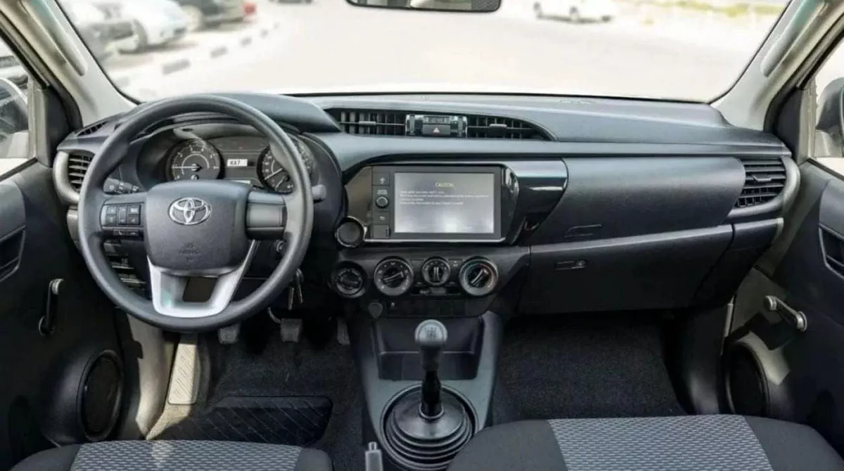 Toyota Hilux DLX TOYOTA HILUX 2.4L DIESEL MT 2024-8-0