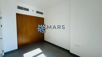 Stunning 1BHK with Relaxing Poolside Views-10