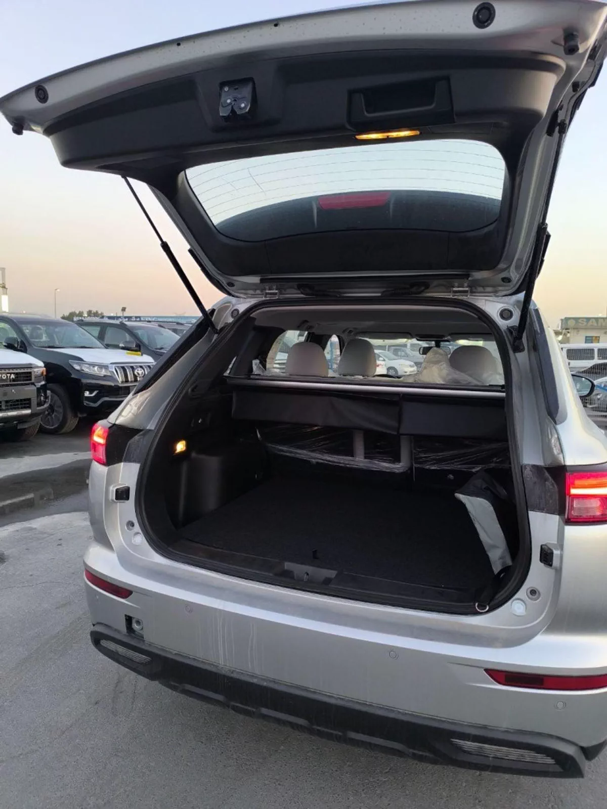 Mitsubishi Outlander GLX MIDLINE OUTLANDER 5P-M-LINE 2.5L SUV FWD 5Doors-12-0