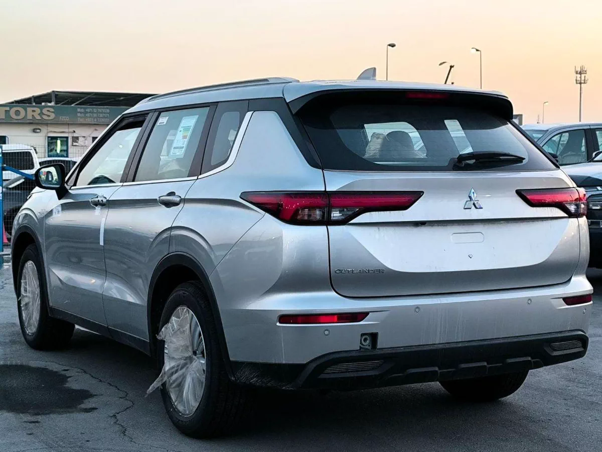 Mitsubishi Outlander GLX MIDLINE OUTLANDER 5P-M-LINE 2.5L SUV FWD 5Doors-4-0