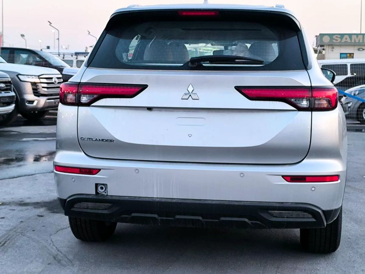 Mitsubishi Outlander GLX MIDLINE OUTLANDER 5P-M-LINE 2.5L SUV FWD 5Doors-5-0