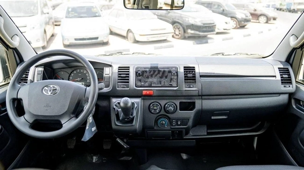 Toyota Hiace  2.5L STANDER SETER DIESEL 2025