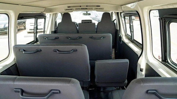 Toyota Hiace  2.5L STANDER SETER DIESEL 2025