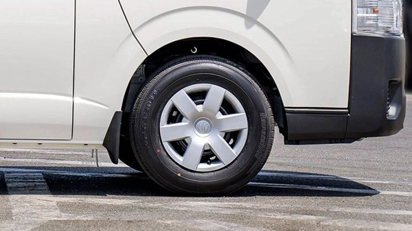 Toyota Hiace  2.5L STANDER SETER DIESEL 2025