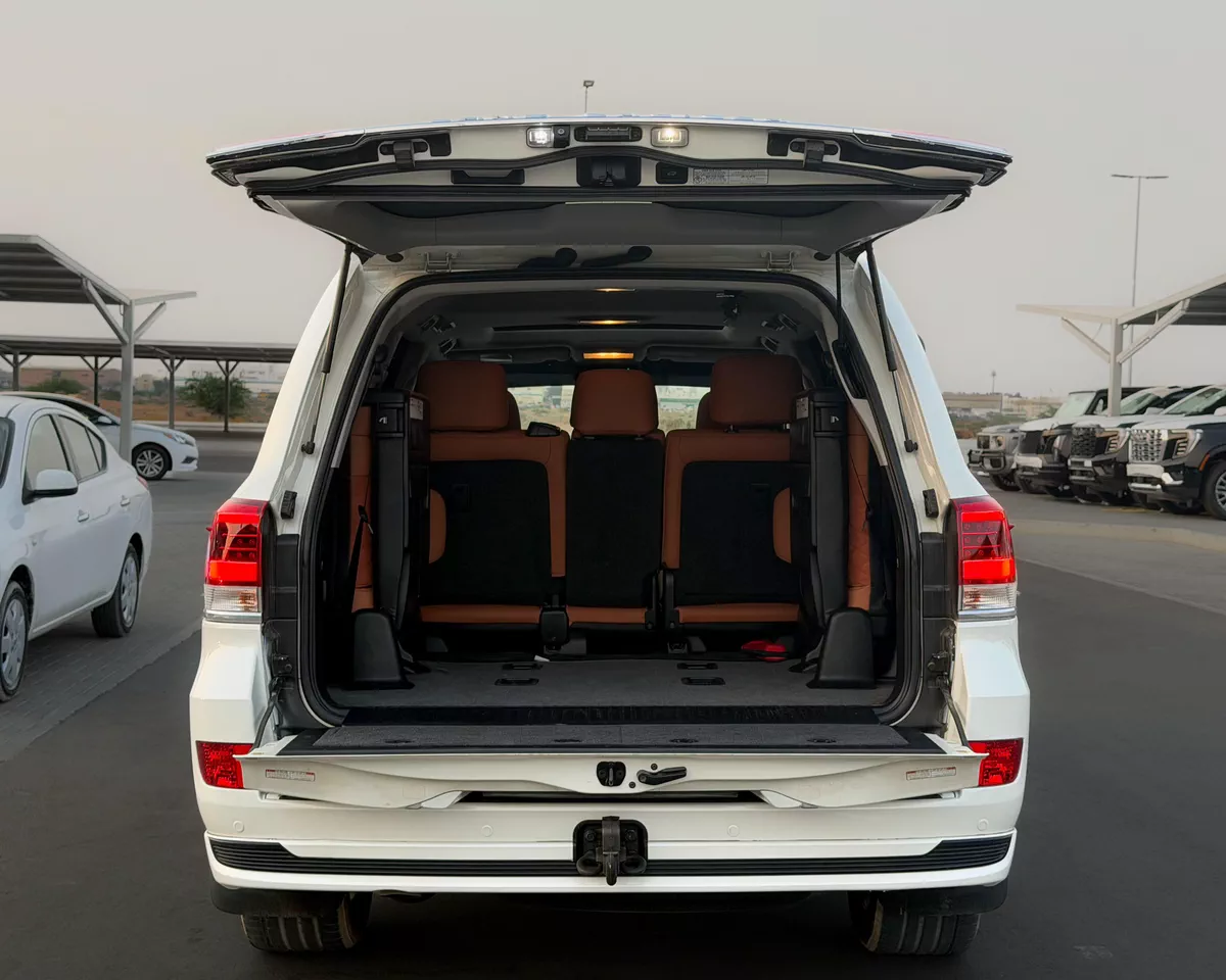 Toyota Land Cruiser GXR 4.0L-4-4