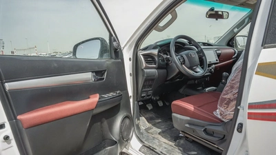 Hilux Pickup SR5 2.7L Manual Poush Start 2026 GCC Specs Brand New For Export-14