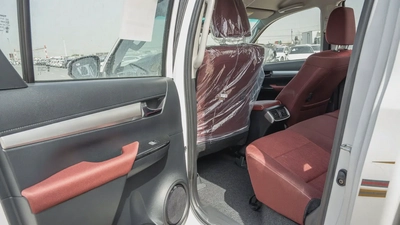 Hilux Pickup SR5 2.7L Manual Poush Start 2026 GCC Specs Brand New For Export-15