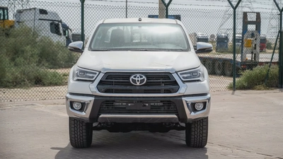 Hilux Pickup SR5 2.7L Manual Poush Start 2026 GCC Specs Brand New For Export-1