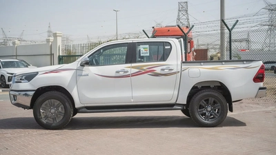 Hilux Pickup SR5 2.7L Manual Poush Start 2026 GCC Specs Brand New For Export-2